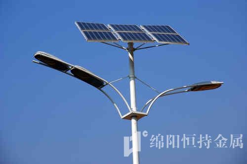 LED太陽能路燈照亮民回家路